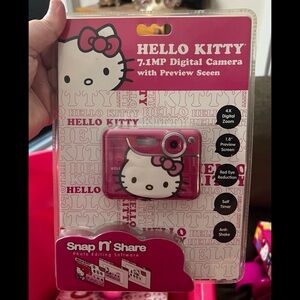 Hello Kitty 7-1 MP Digital Camera With Preview Screen.